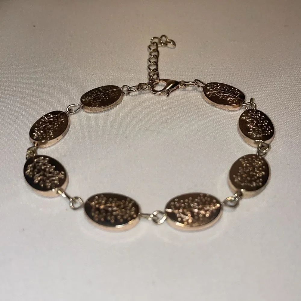Bracelet with oval pendants